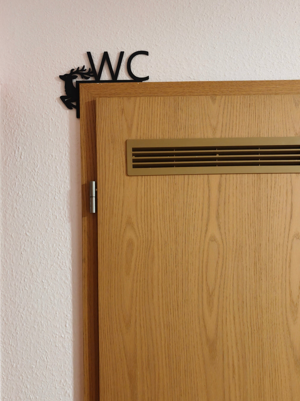 WC‑Schild mit Hirschmotiv